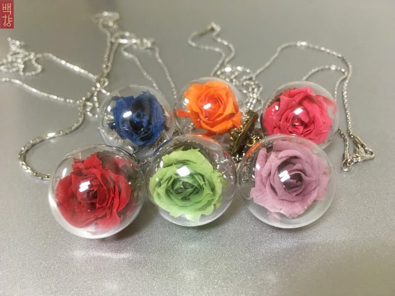 Preserved rose ball necklaces
